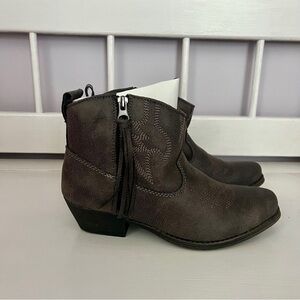 NWT ankle boot, 7.5